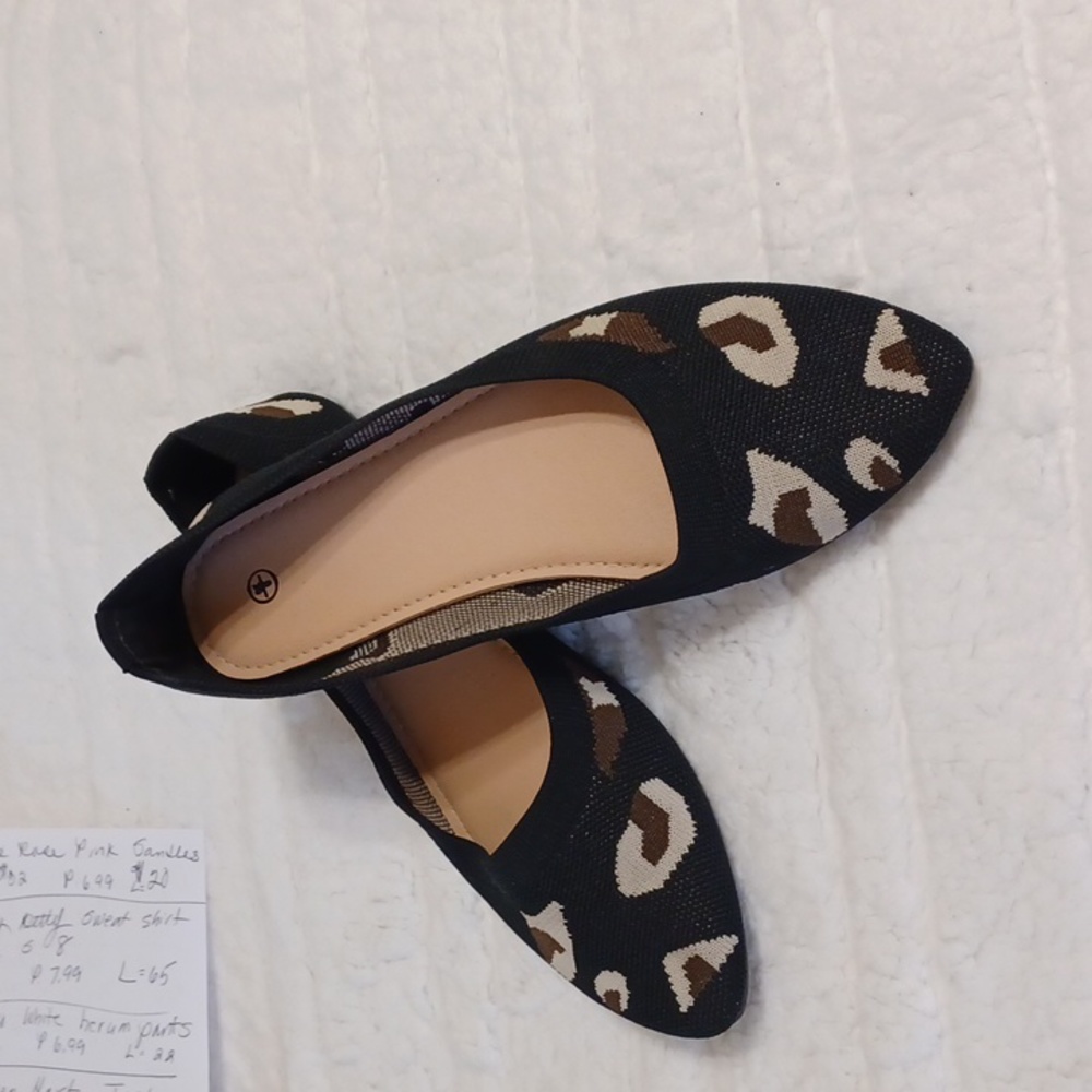 Sz 8 black tan and brown knit fabric flat. No name. NWOT, Very cushioned.